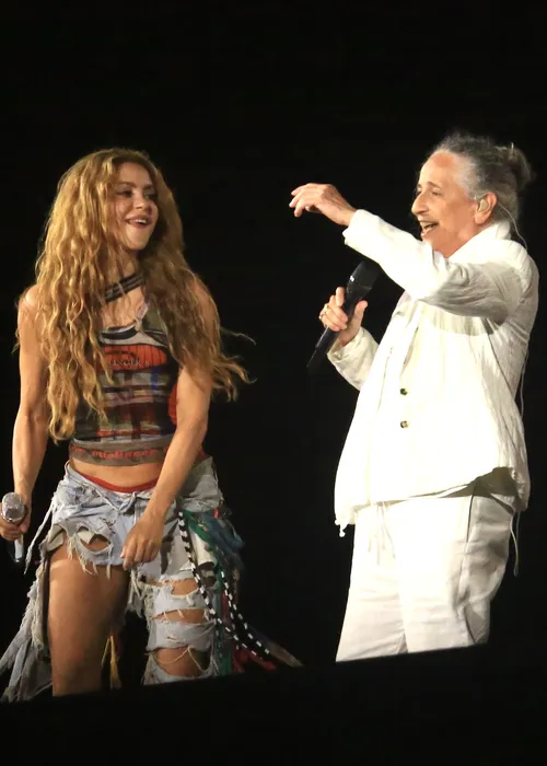 
					Maria Bethânia e Caetano Veloso ensaiam com Shakira para show no Rio
				
				
