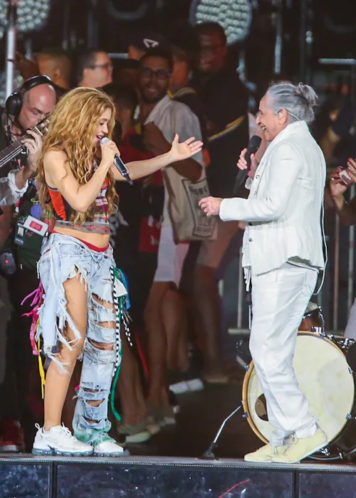 
					Maria Bethânia e Caetano Veloso ensaiam com Shakira para show no Rio
				
				