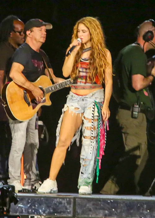 
					Maria Bethânia e Caetano Veloso ensaiam com Shakira para show no Rio
				
				