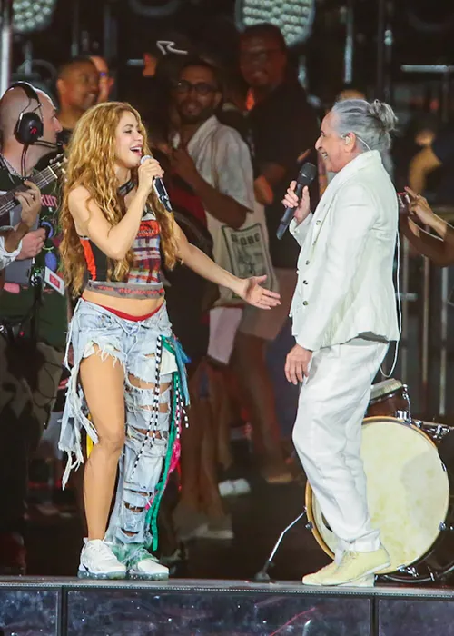 
					Maria Bethânia e Caetano Veloso ensaiam com Shakira para show no Rio
				
				
