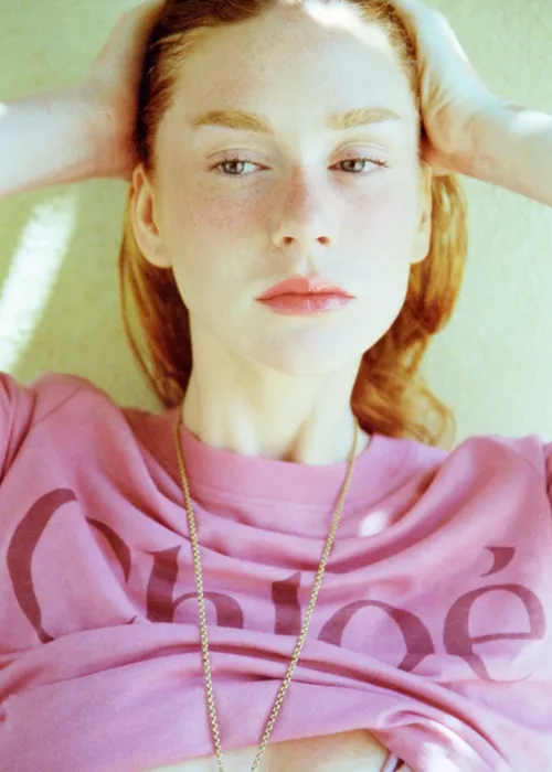 
					Marina Ruy Barbosa surge de topless em fotos sensuais na Itália
				
				