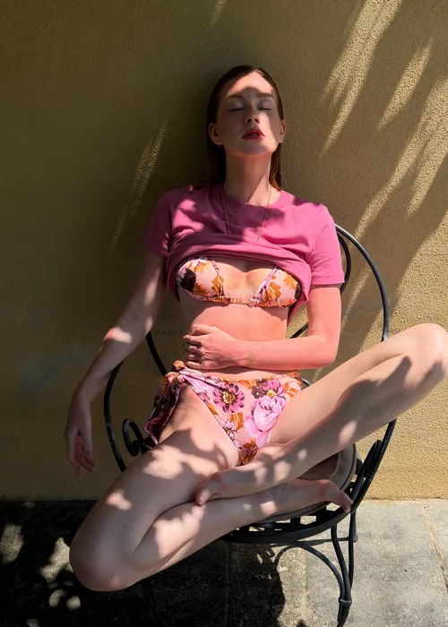
					Marina Ruy Barbosa surge de topless em fotos sensuais na Itália
				
				