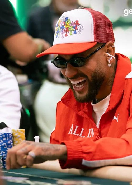 
					Neymar participa de torneio de pôquer durante jogo do Santos
				
				