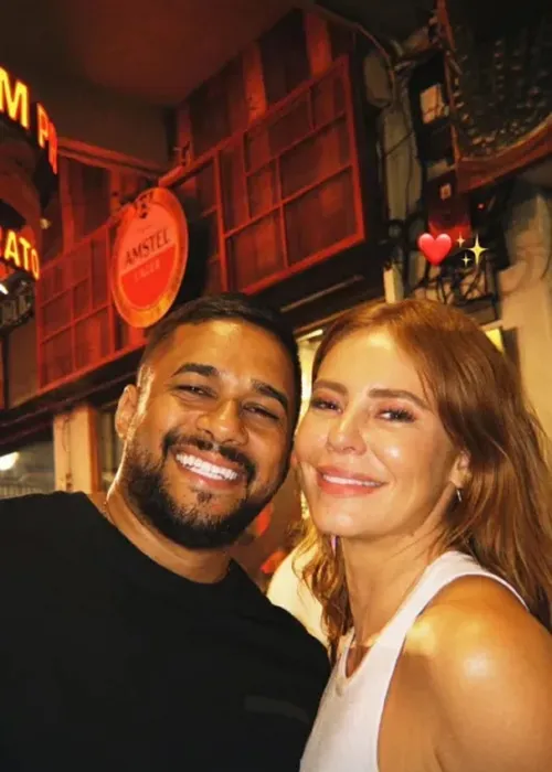 
					Paolla Oliveira e mestre Fafá estão juntos? Web aponta suposto romance
				
				