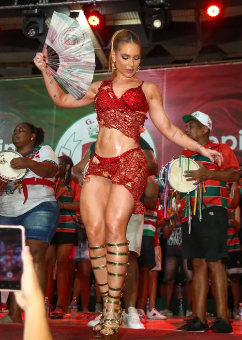 
					Presidente da Grande Rio abre o jogo de retorno de Paolla Oliveira
				
				