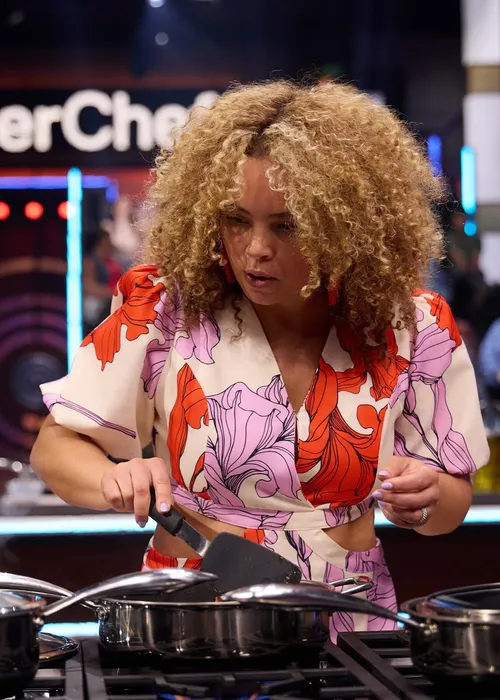
					Quem é a baiana que impressionou MasterChef gringo com moqueca
				
				