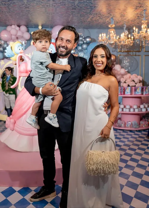 
					Quem é o irmão de Virginia, excluído do aniversário da influenciadora
				
				