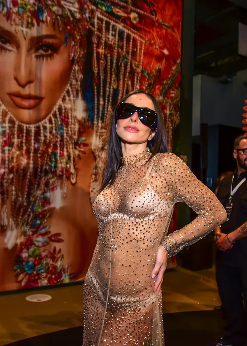 
					Sabrina Sato abusa de transparência em evento e agita a web
				
				