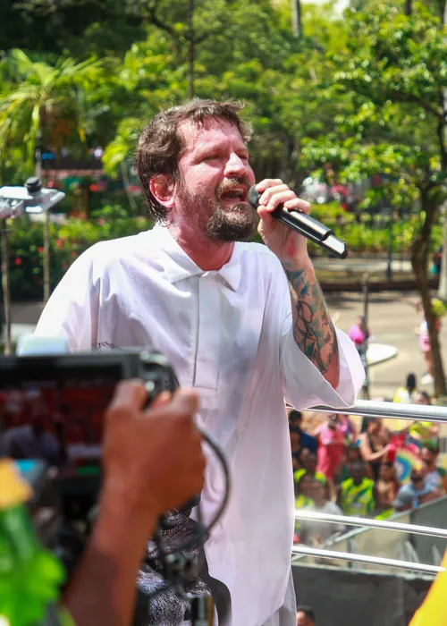 
					Saulo se revolta com trio parado no Campo Grande: 'Calor na cabeça'
				
				