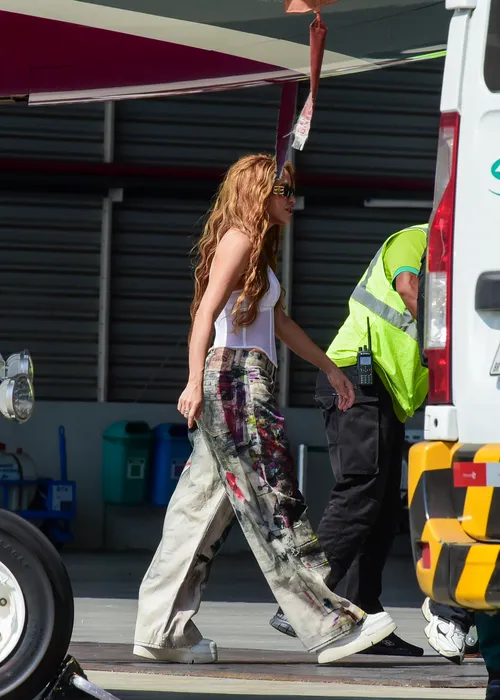 
					Shakira desembarca no Brasil para megashow no Rio e surpreende fãs
				
				
