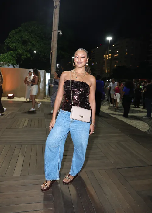 
					Shakira no Rio: famosos marcam presença no VIP do show; FOTOS
				
				