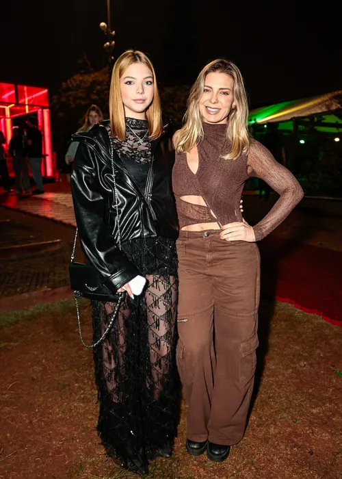 
					Sheila Mello se choca com 'alfinetada' da filha: 'Ninguém te conhece'
				
				