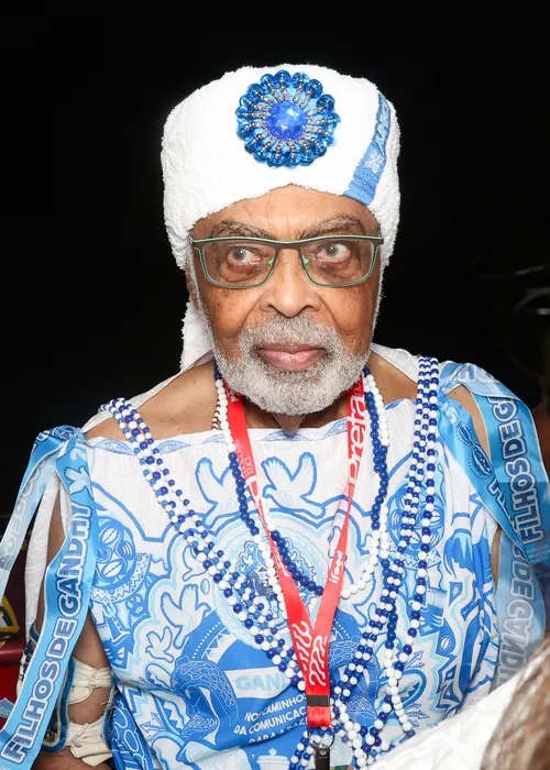 
					FOTOS: Gilberto Gil, Rita Batista e mais famosos curtem Expresso 2222
				
				