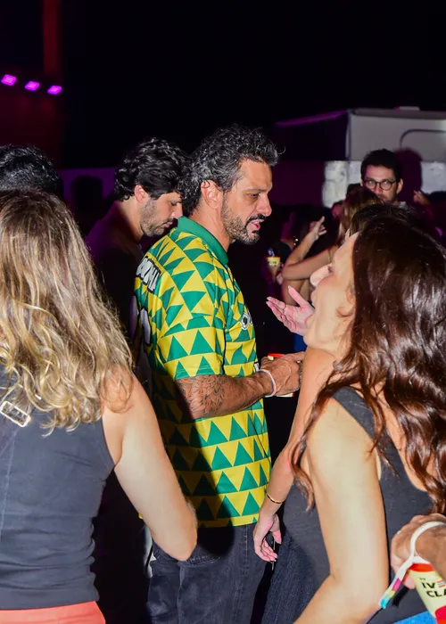 
					Suposto affair de Ivete Sangalo vai ao Clareou e detalhe chama atenção
				
				