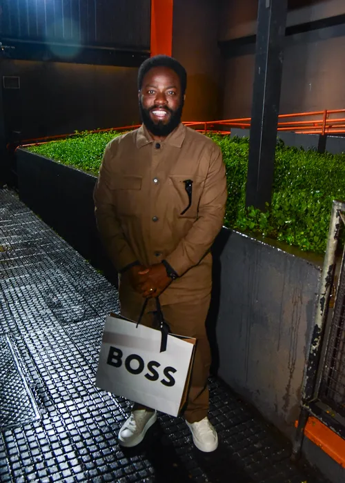 
					Thiaguinho faz festão cheio de amigos famosos, e filho rouba a cena
				
				