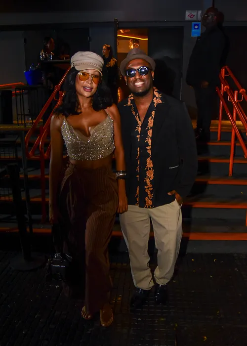 
					Thiaguinho faz festão cheio de amigos famosos, e filho rouba a cena
				
				