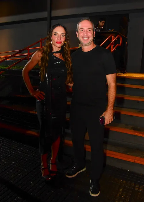 
					Thiaguinho faz festão cheio de amigos famosos, e filho rouba a cena
				
				