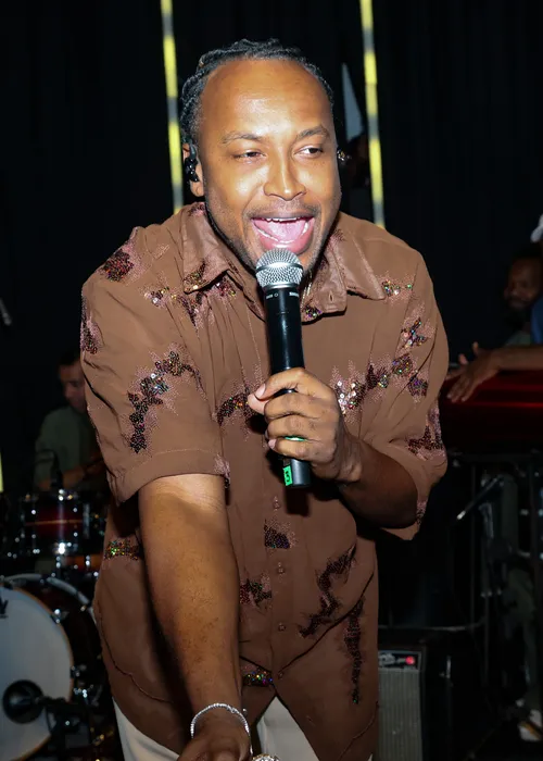 
					Thiaguinho faz show surpresa em homenagem a Preta Gil no Carnaval
				
				