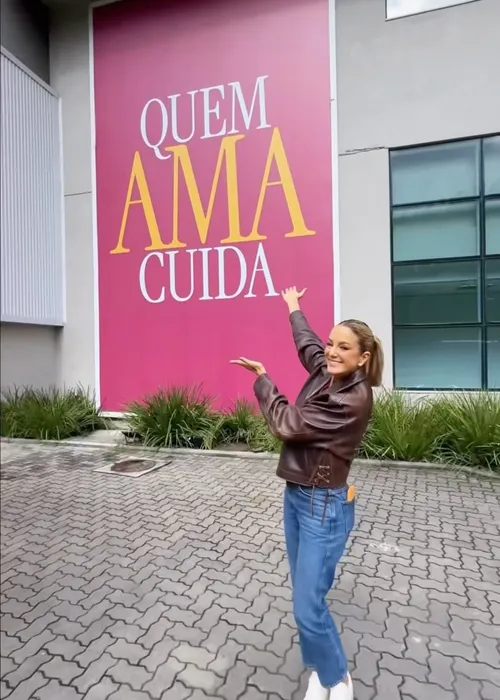 
					Ticiane Pinheiro anuncia volta à atuação em novela da Globo
				
				