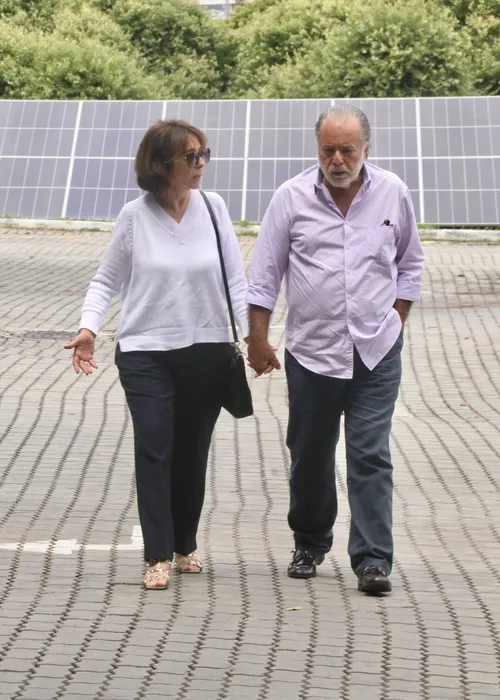 
					Tony Ramos e mais famosos se despedem de Dennis Carvalho em velório
				
				