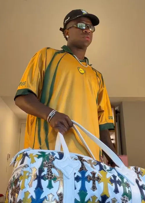 
					Travis Scott exibe foto rara com Vini Jr. após assistir jogo do Brasil
				
				