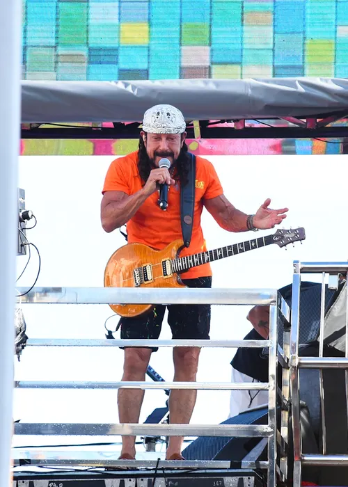 
					Trio de Bell Marques quebra, é substituído e atrasa saída do Camaleão
				
				