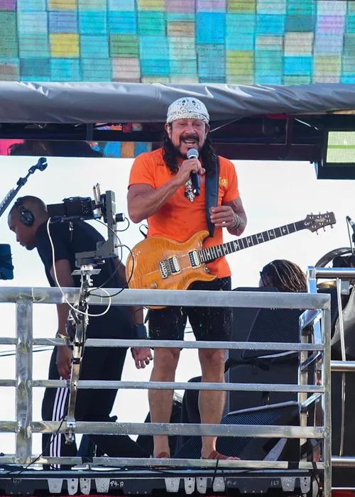 
					Trio de Bell Marques quebra, é substituído e atrasa saída do Camaleão
				
				