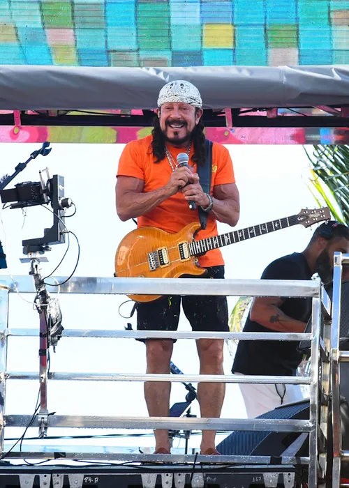 
					Trio de Bell Marques quebra, é substituído e atrasa saída do Camaleão
				
				