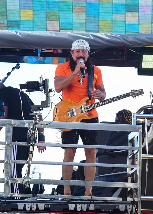 
					Trio de Bell Marques quebra, é substituído e atrasa saída do Camaleão
				
				