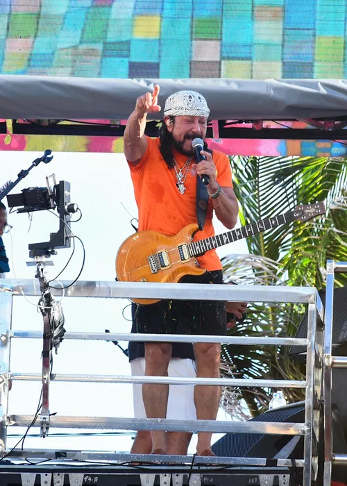 
					Trio de Bell Marques quebra, é substituído e atrasa saída do Camaleão
				
				