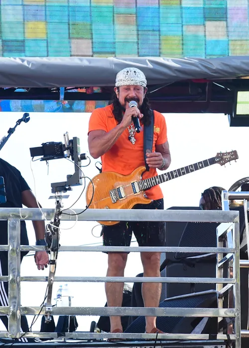 
					Trio de Bell Marques quebra, é substituído e atrasa saída do Camaleão
				
				