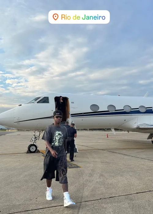 
					Vini Jr faz aparição surpresa com Ludmilla após viagem ao Caribe
				
				