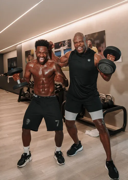 
					Vini Jr manda recado a Haaland em novo encontro com Terry Crews
				
				