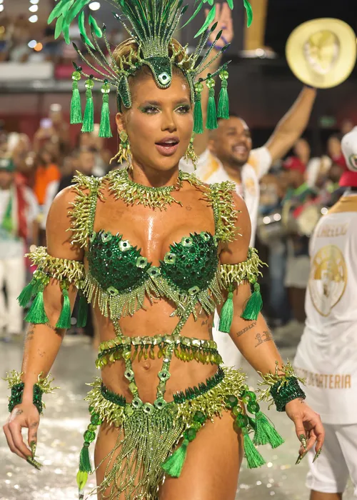 
					Virginia Fonseca revela faturamento bilionário em 2025; saiba valores
				
				