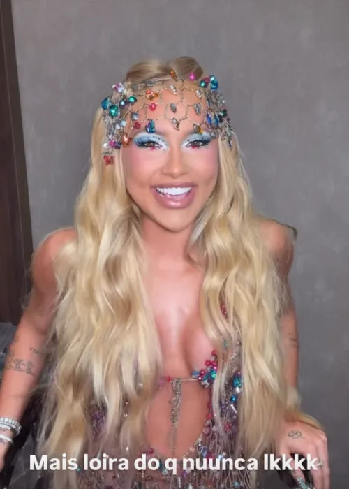 
					Virginia deixa Baile da Vogue mais cedo após perrengue; veja looks
				
				