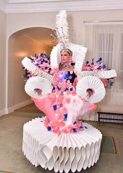 
					Virginia deixa Baile da Vogue mais cedo após perrengue; veja looks
				
				