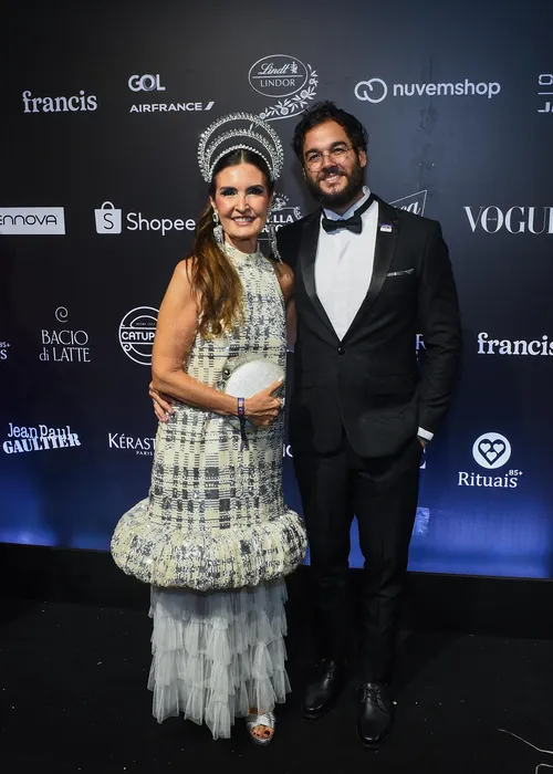 
					Virginia deixa Baile da Vogue mais cedo após perrengue; veja looks
				
				