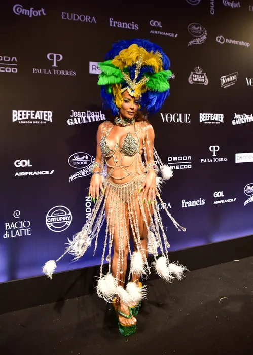 
					Virginia deixa Baile da Vogue mais cedo após perrengue; veja looks
				
				