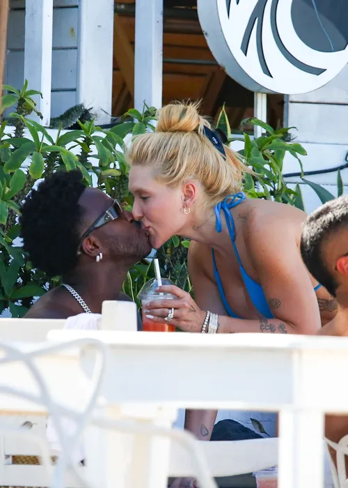 
					Virginia e Vini Jr beijam muito em praia do RJ após reconciliação
				
				