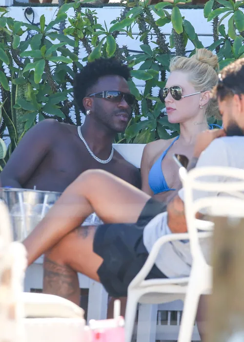 
					Virginia e Vini Jr beijam muito em praia do RJ após reconciliação
				
				