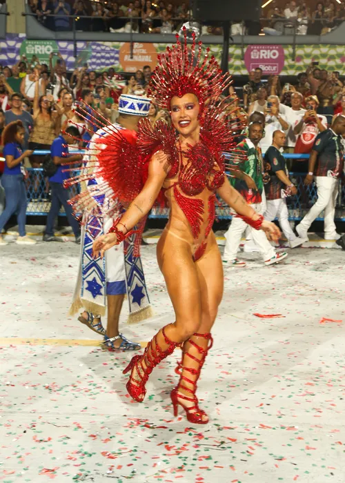 
					Virginia é detonada após perda de pontos da Grande Rio na apuração
				
				