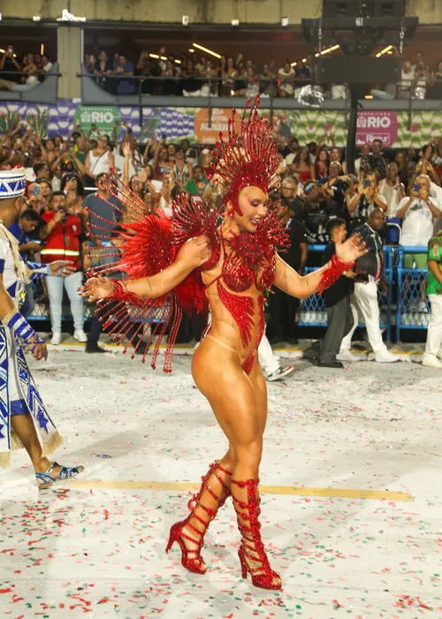 
					Virginia é detonada após perda de pontos da Grande Rio na apuração
				
				