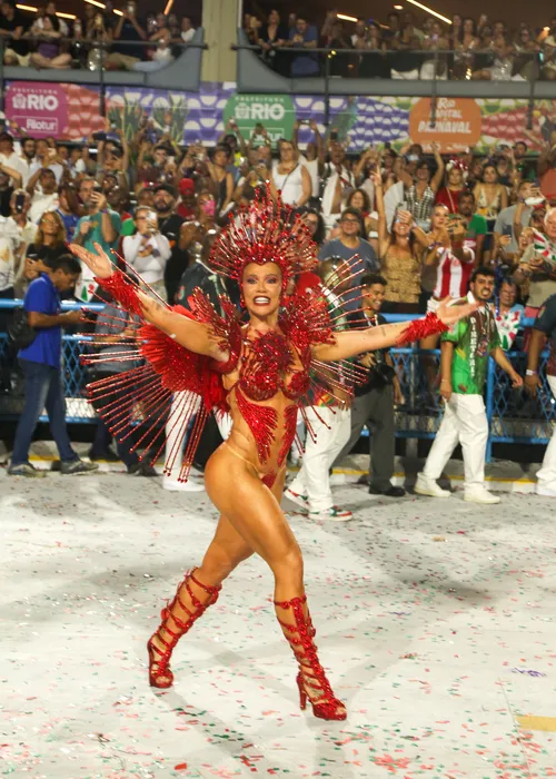 
					Virginia é detonada após perda de pontos da Grande Rio na apuração
				
				