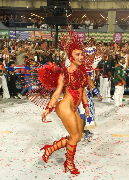 
					Virginia é detonada após perda de pontos da Grande Rio na apuração
				
				