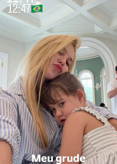 
					Virginia é vista em mansão da família de Vini Jr após 'sumiço'
				
				