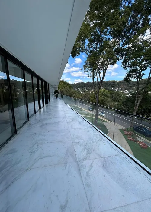 
					Zé Felipe põe mansão que morou com Virginia à venda; valor impressiona
				
				