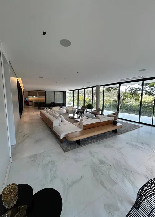 
					Zé Felipe põe mansão que morou com Virginia à venda; valor impressiona
				
				