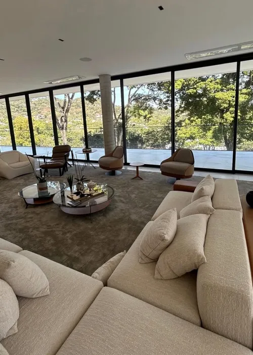 
					Zé Felipe põe mansão que morou com Virginia à venda; valor impressiona
				
				