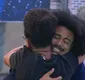 
                  BBB 26: Breno sugere dividir cama e Milena faz revelação inusitada