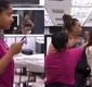 
                  BBB 26: web pede expulsão de Milena após usar garfo em briga